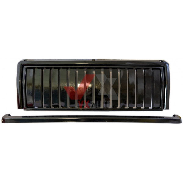 Решітка радіатора ВАЗ 2107 чорна тюнінг (вертик. полоски)